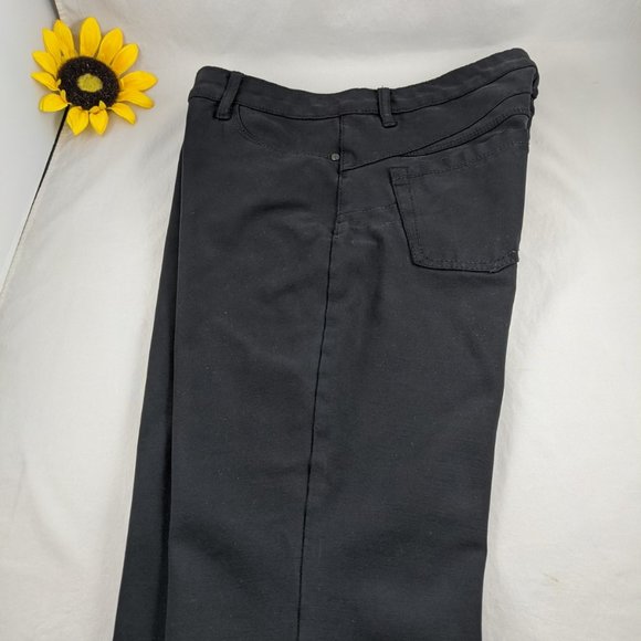 Sapphire Red Tapered Stretch Jeans in Black PM - Picture 3 of 12